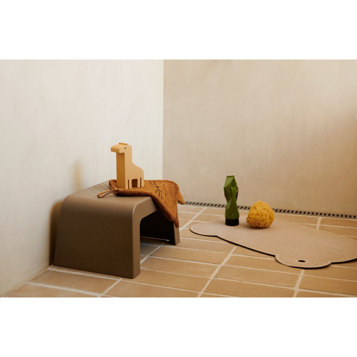 Ulla step stool